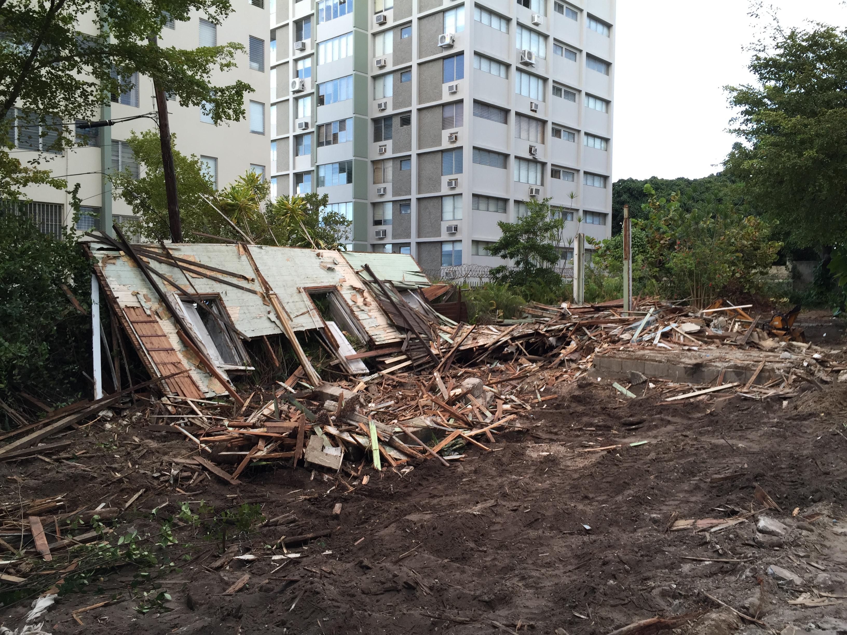 Demolición Casa en la Calle Cuevillas 557 - San Juan (Miramar) - 2015 00003